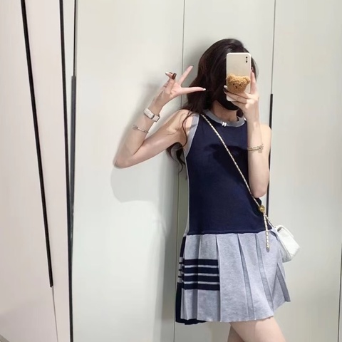 99新Thom Browne 汤姆布朗 拼色针织连衣裙 38碼 經典熱門款