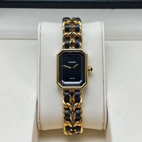 Chanel 香奈兒 方糖系列 H6951，石英女表，獨特的八角形錶盤設計，表徑26.1×20mm，腕周約180mm，XL碼