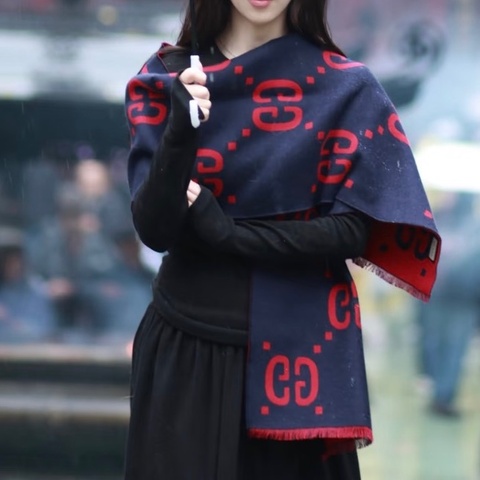 GUCCI 經典GG Logo 雙面圍巾 披肩  深藍 紅