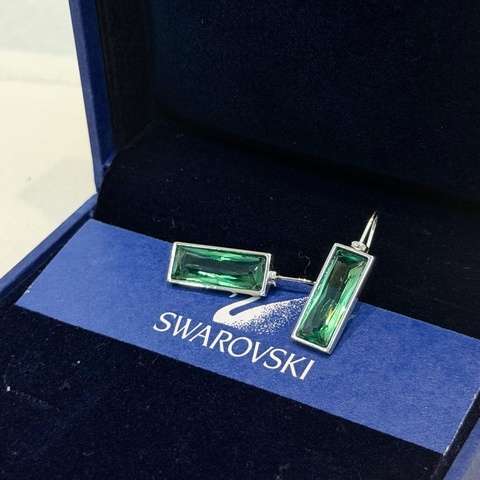 SWAROVSKI 綠色長方形水晶耳環 XB368
