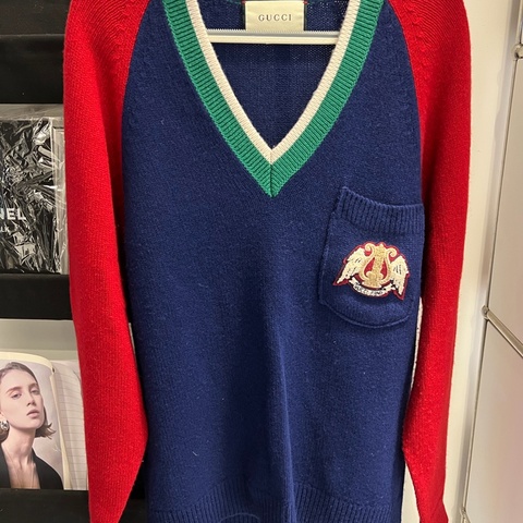 閒置🆕 Gucci 標誌logo長袖v領風琴套頭羊毛衫毛衣，尺寸：S碼 175