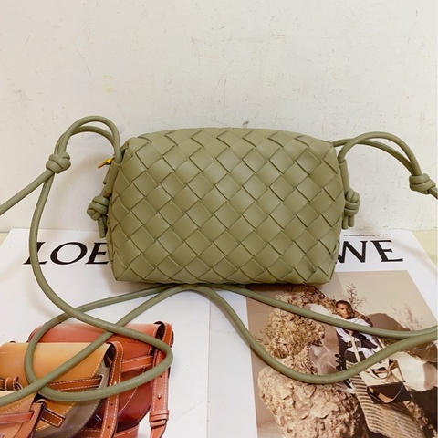Bottega Veneta葆蝶家 LOOP 編織設計拉鍊開合 皮革 相機包收納包 手拿單肩斜挎包 迷你