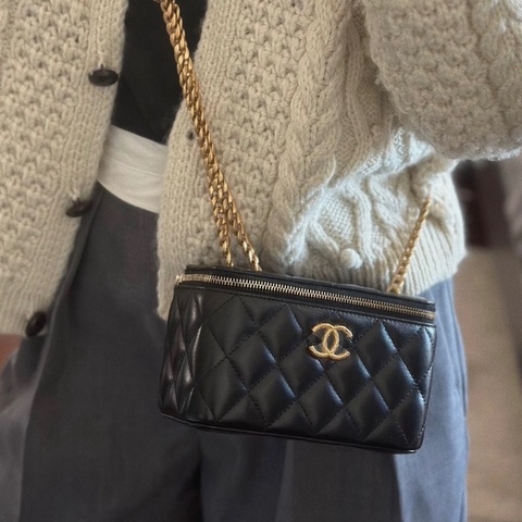 Chanel 香奈兒 黑金羊皮 金柱調節扣 長盒子包 化妝包