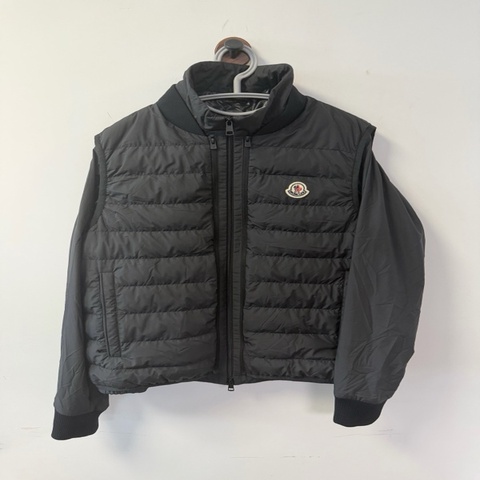 Moncler盟可睞 Piumino corto 3-in-1 SS26Verney 徽標鵝絨立領拉鍊長袖短款 羽絨服 男款 3碼