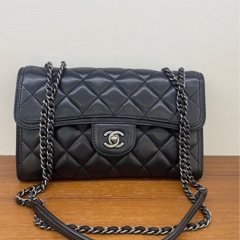 97新 Chanel/香奈兒黑色銀扣羊皮手提單肩斜挎包 超級美的一隻～