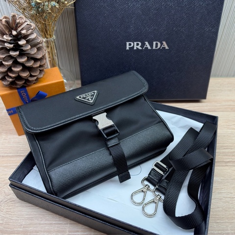 PRADA 2ZH108 普拉達黑色銀釦迷你橫版手機包斜背包