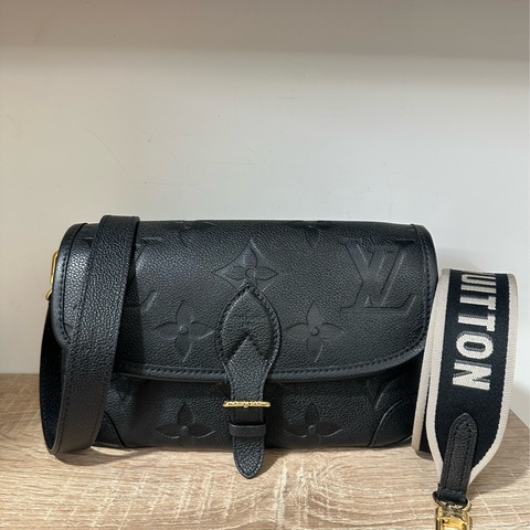 LV 黑牛皮壓紋金釦Diane磁吸下蓋肩斜背包M46386