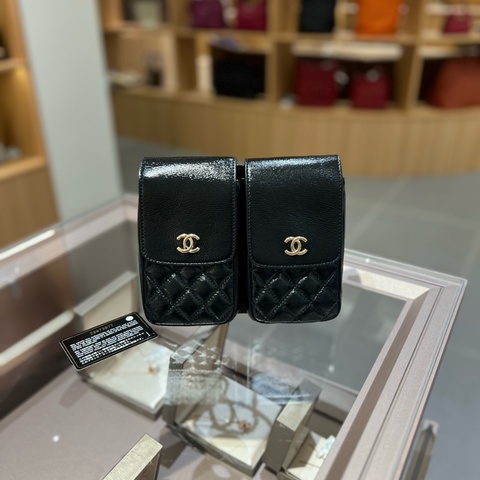 香奈儿Chanel 黑色油蜡皮双子星斜挎包