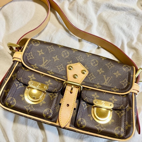 Louis Vuitton（路易威登）Monogram 老花系列的 Hudson PM 肩背包