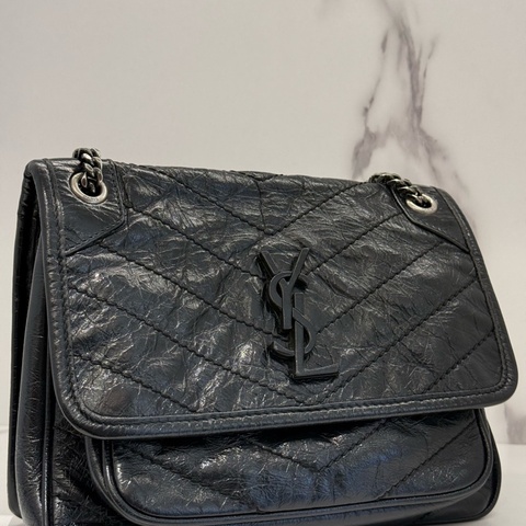 YSL/聖羅蘭 黑色油蠟皮niki小號復古褶皺鏈條包 23年編碼 尺寸：21*7.5*16