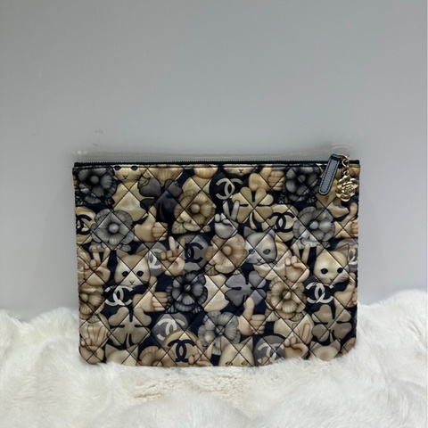 #Chanel #香奈兒 #貓咪圖案布面 #手拿包 22開