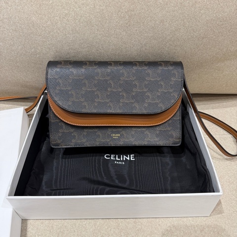 CELINE TRIOMPHE WOC｜信封包🤎