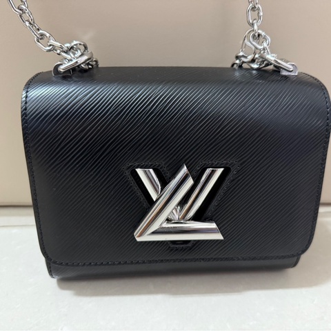 Louis Vuitton Twist MM M21772